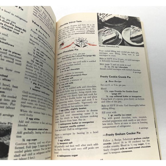 Culinary Arts Institute Chocolate Desserts Cookbook 1973 218 Delicious Recipes - Picture 9 of 9